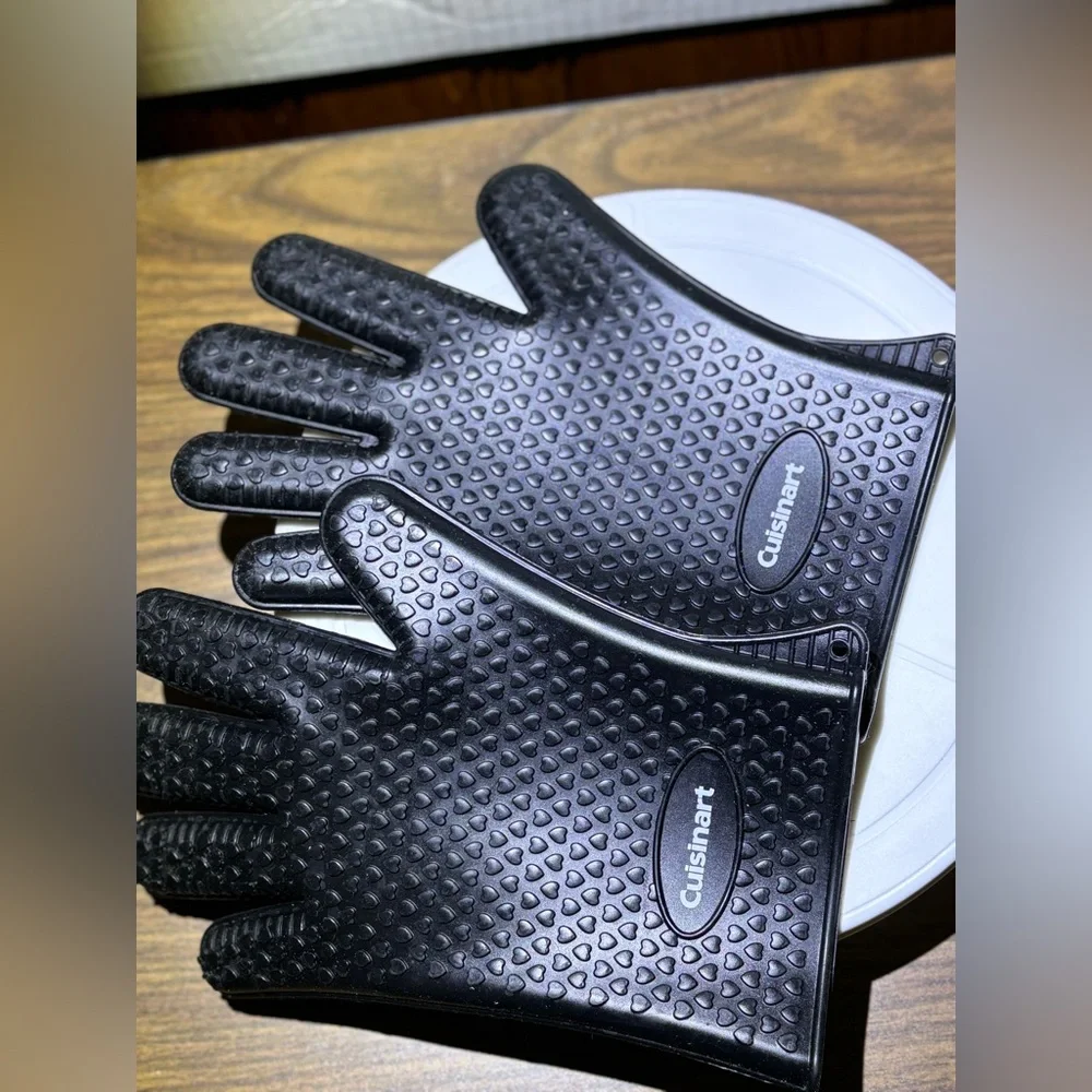 Cuisinart heat resistor silicon gloves NWOT 10.5 length waterproof repels grease